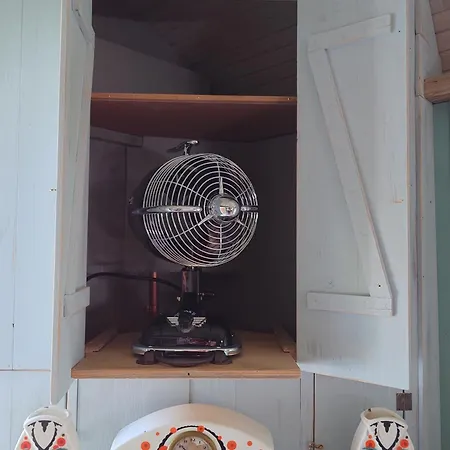 Alojamento de Acomodação e Pequeno-almoço Pipowagen Biej Oma Neeske *