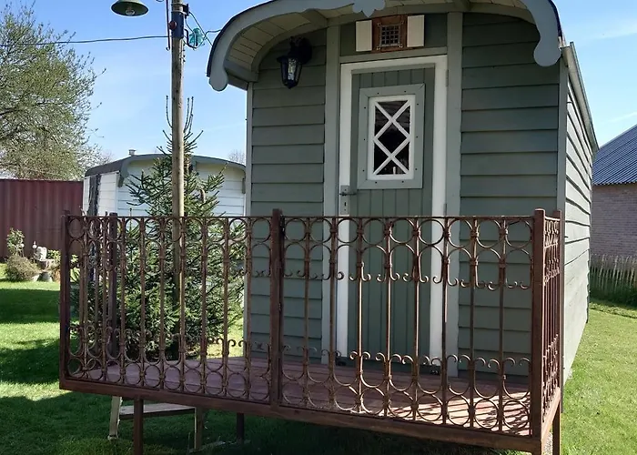 فندق مبيت وإفطار Pipowagen Biej Oma Neeske *