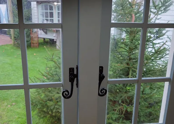 فندق مبيت وإفطار Pipowagen Biej Oma Neeske *