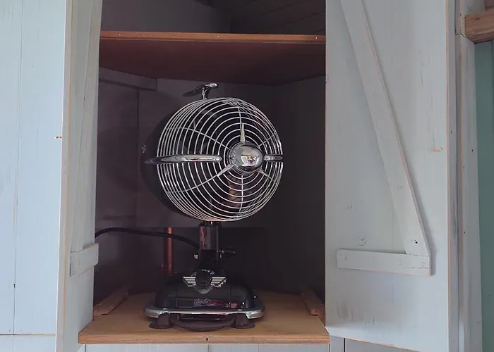 فندق مبيت وإفطار Pipowagen Biej Oma Neeske *