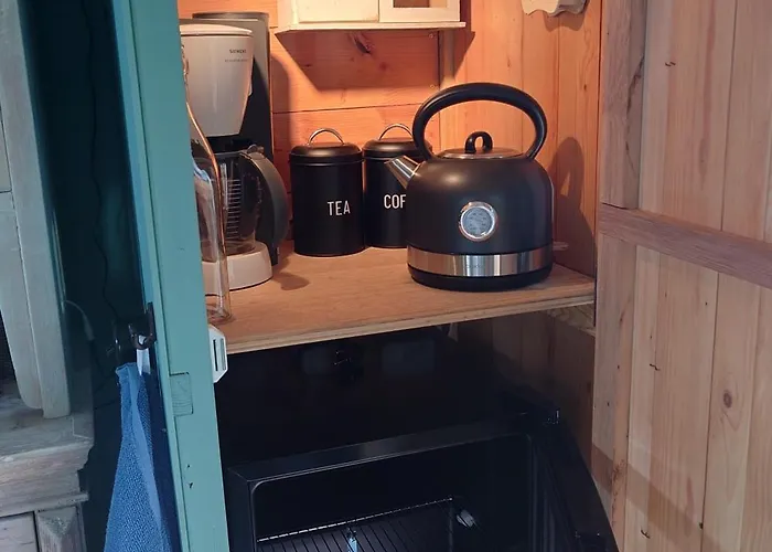 فندق مبيت وإفطار Pipowagen Biej Oma Neeske