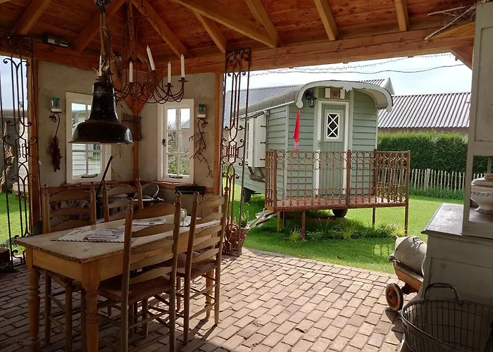 Pipowagen Biej Oma Neeske فندق مبيت وإفطار