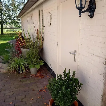 Pipowagen Biej Oma Neeske Bed & Breakfast *