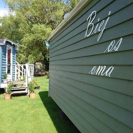 Pipowagen Biej Oma Neeske Bed & Breakfast Netersel