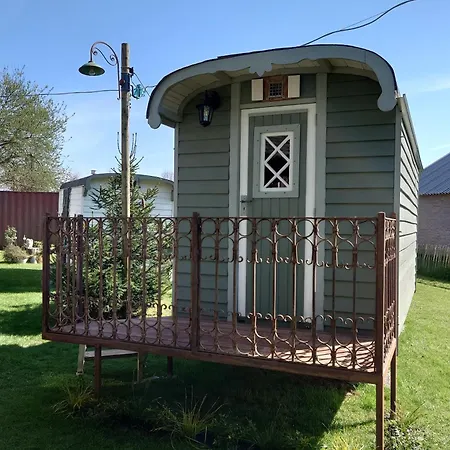 Bed & Breakfast Pipowagen Biej Oma Neeske *