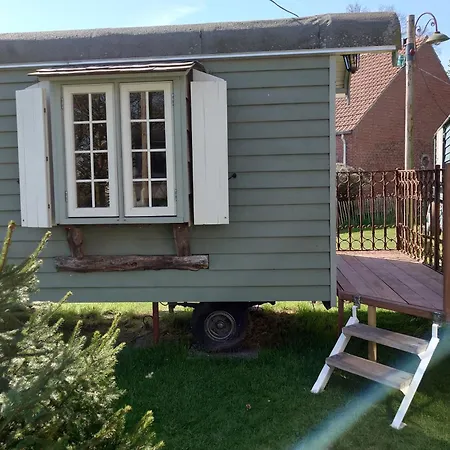 Bed & Breakfast Pipowagen Biej Oma Neeske