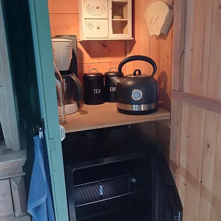 Bed & Breakfast Pipowagen Biej Oma Neeske