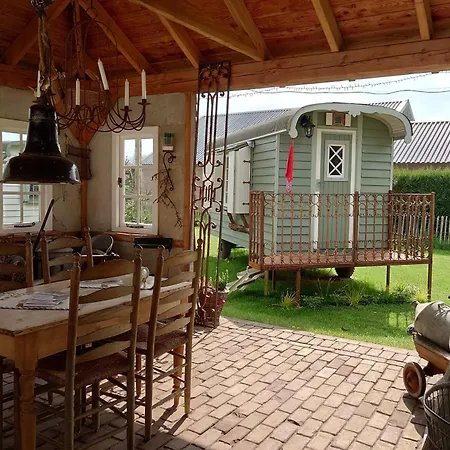 Pipowagen Biej Oma Neeske Bed & Breakfast