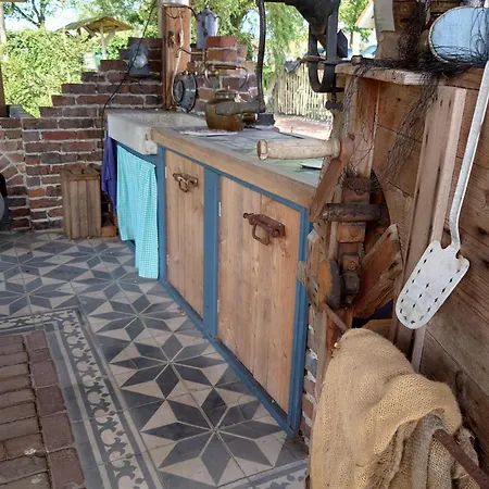 Bed & Breakfast Pipowagen Biej Oma Neeske