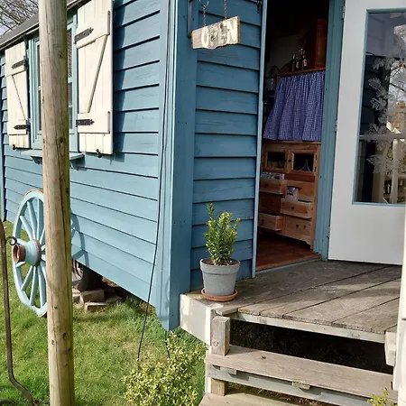 Pipowagen Biej Oma Neeske Bed & Breakfast *